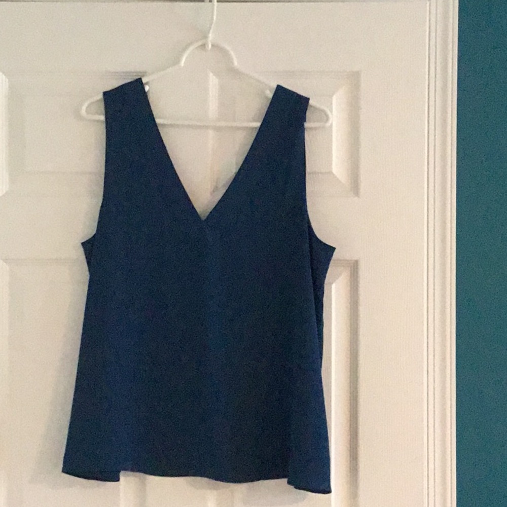 NWT Lilly Pulitzer blue sleeveless v neck top
